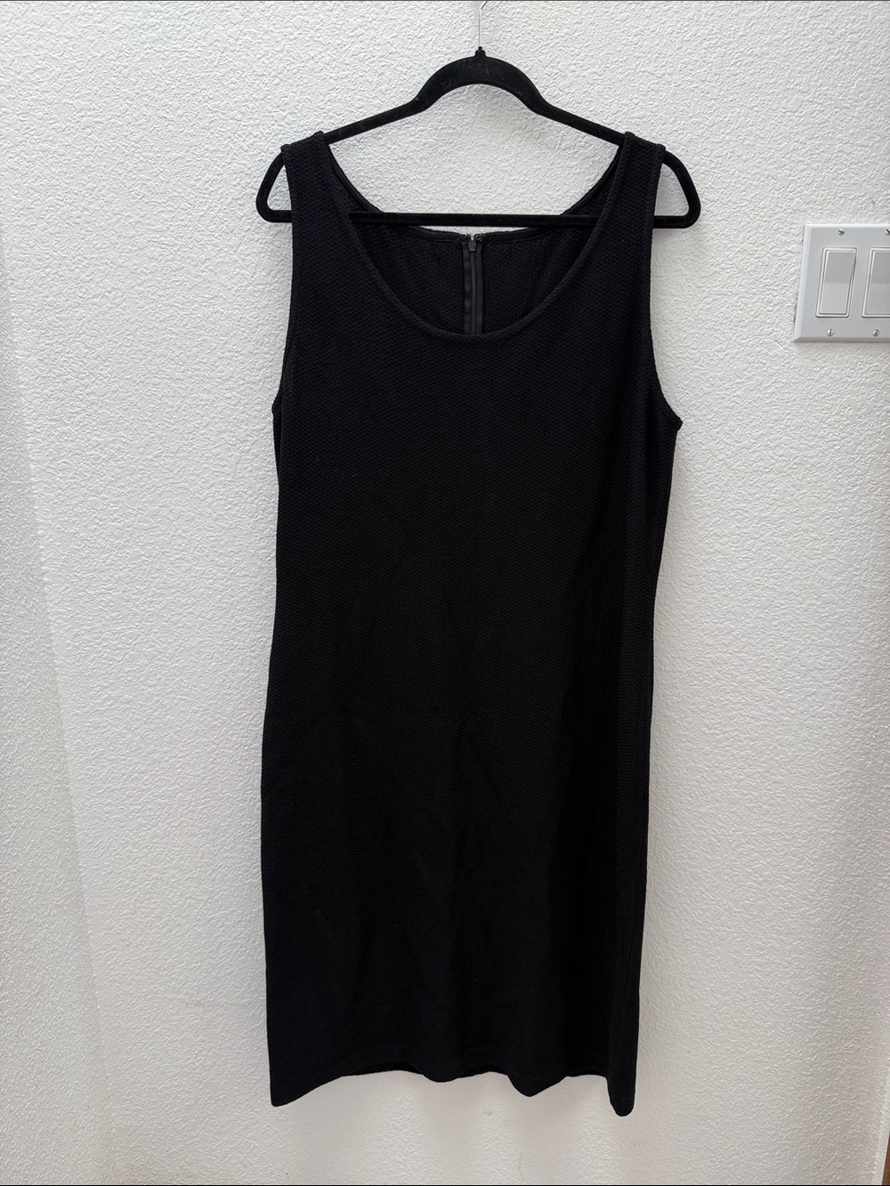 St. John Collection Black Textured Sleeveless Midi Shift Dress size 14